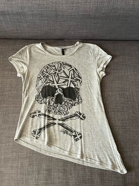 Women's Light Gray Skull Graphic Tee